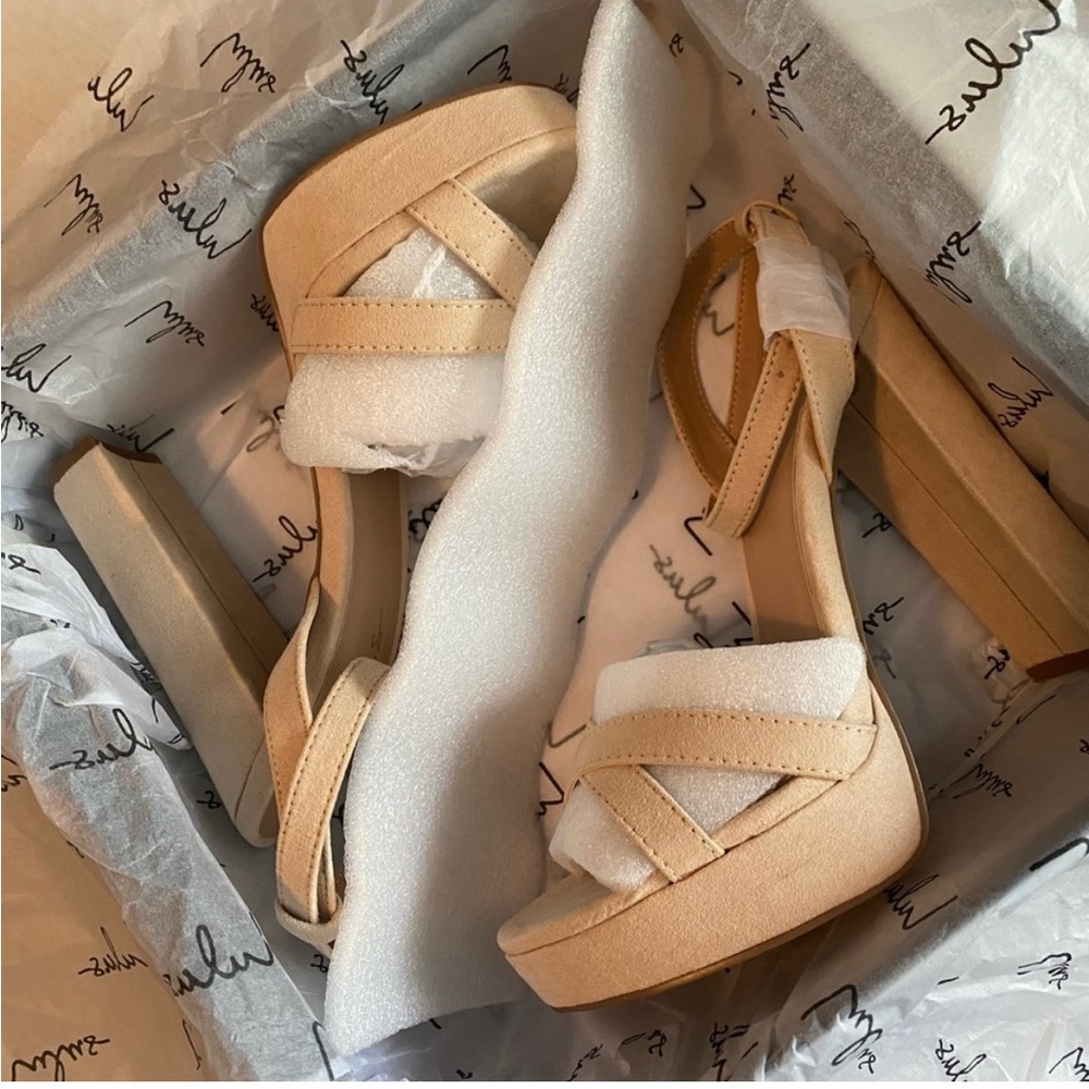 Lulu’s Nude/Cream Heels size 7